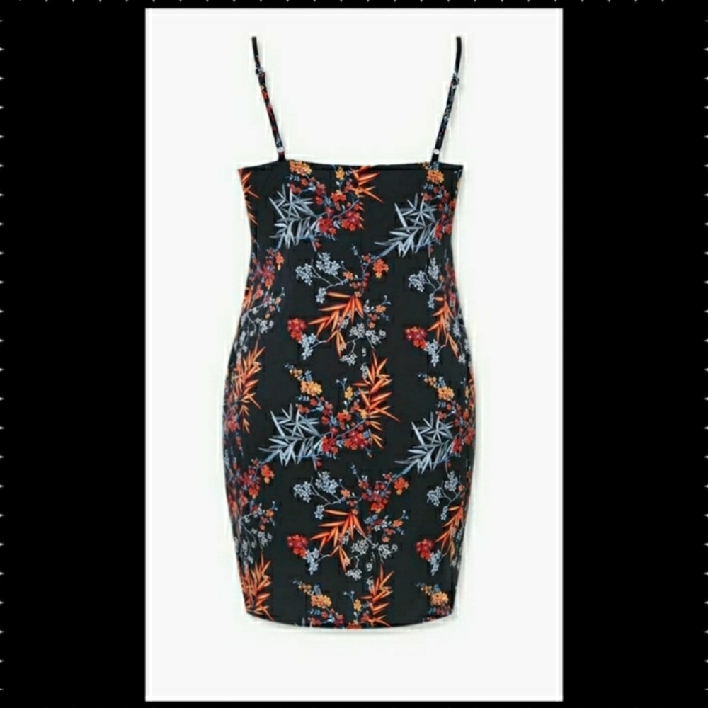 Forever 21 Floral summer dress with slit - Picture 2 of 9